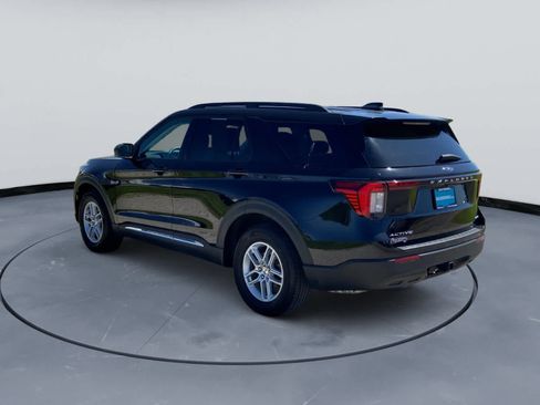 Used 2025 Ford Explorer Active AWD/4WD image 10