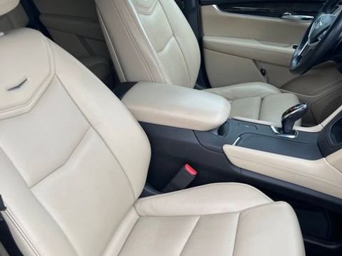 Used 2017 Cadillac XT5 FWD image 15