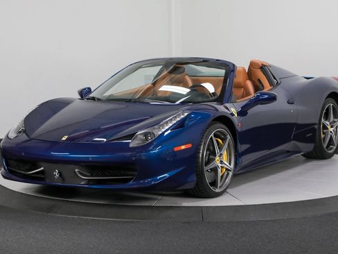 Used 2015 Ferrari 458 Spider RWD image 5