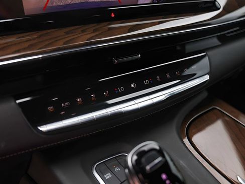 Certified 2023 Cadillac Escalade ESV Sport Platinum AWD/4WD image 18