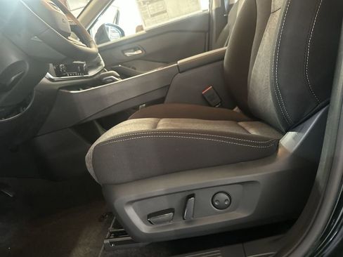 New 2026 Nissan Rogue SV w/ Cold Weather Package AWD/4WD image 14