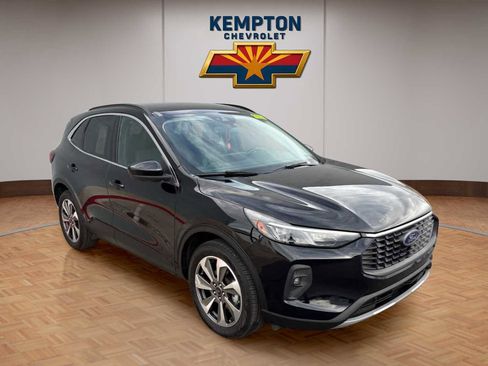 Used 2025 Ford Escape Platinum image 8