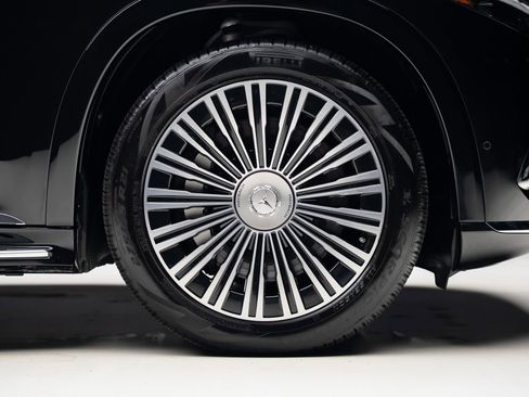 Used 2024 Mercedes-Benz Maybach EQS 680 4MATIC image 41