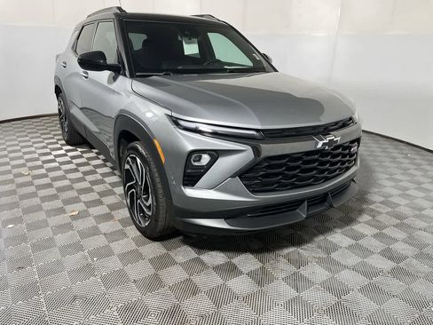 Used 2024 Chevrolet TrailBlazer RS w/ Convenience Package AWD/4WD image 2
