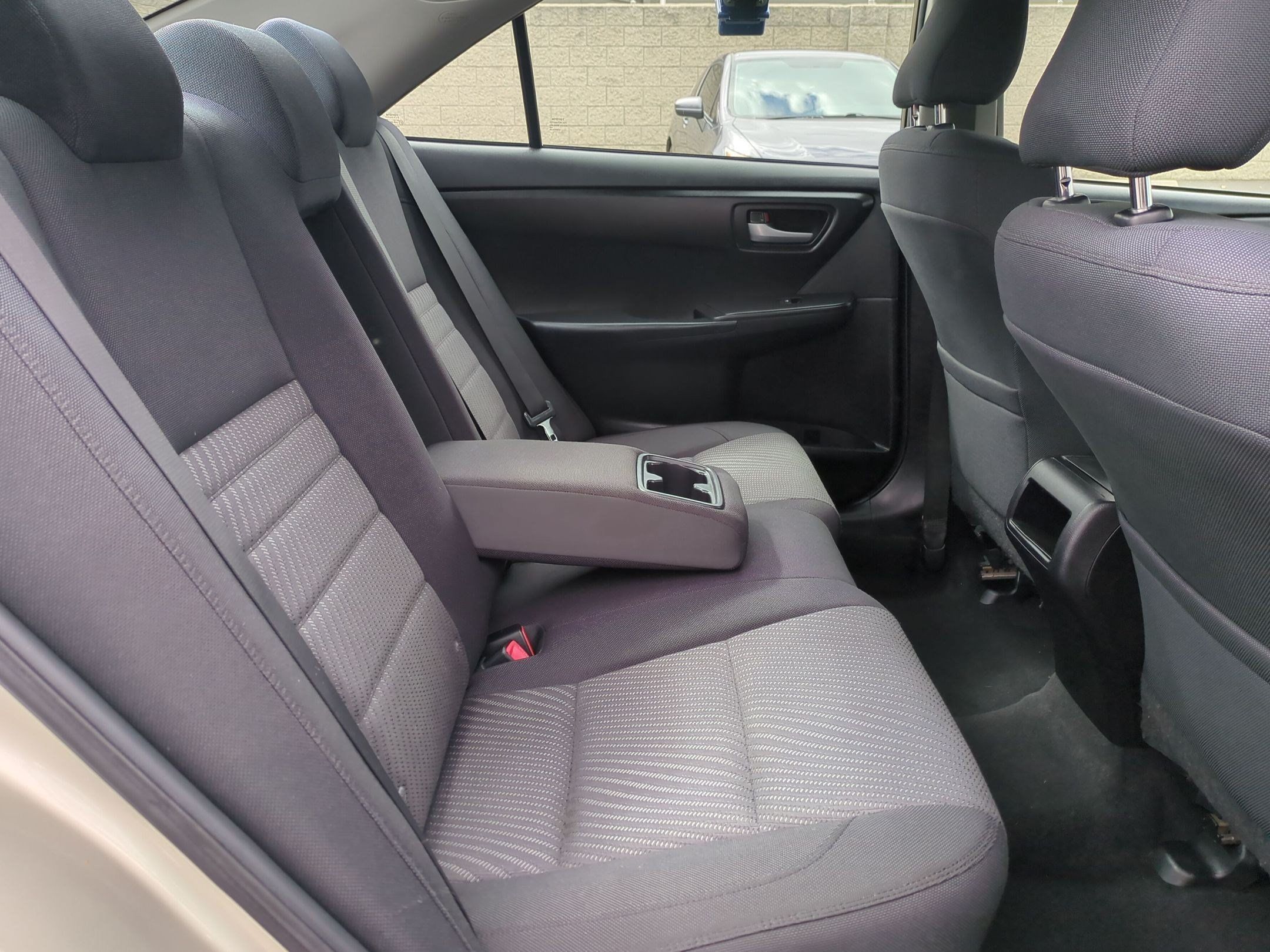 Used 2015 Toyota Camry LE FWD image 23
