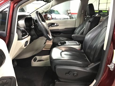 Used 2020 Chrysler Pacifica Touring-L Plus w/ Advanced Safetytec Group image 11