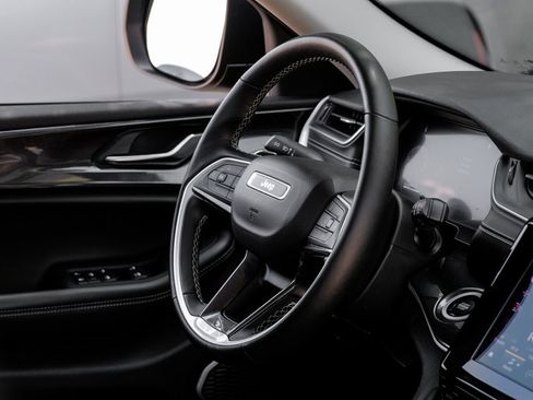 Used 2022 Jeep Grand Cherokee Laredo w/ Luxury Tech Group I image 25