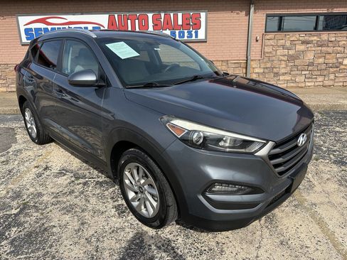 Used 2016 Hyundai Tucson SE w/ Option Group 02 FWD image 3
