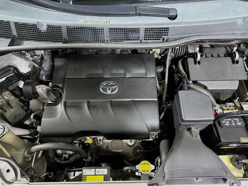 Used 2011 Toyota Sienna LE image 32