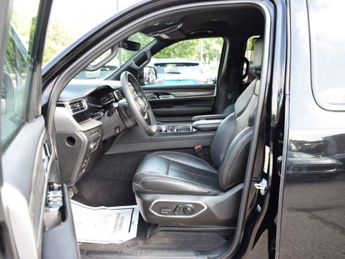 Used 2023 Jeep Wagoneer Series III w/ Convenience Group I AWD/4WD image 40