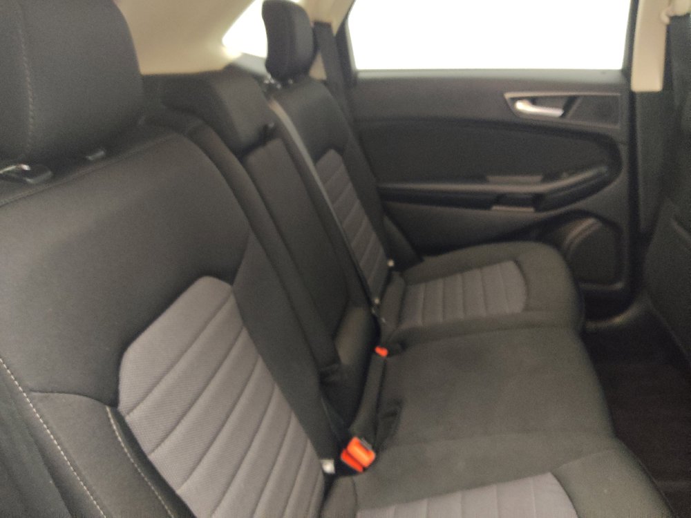 Used 2018 Ford Edge SE FWD image 19