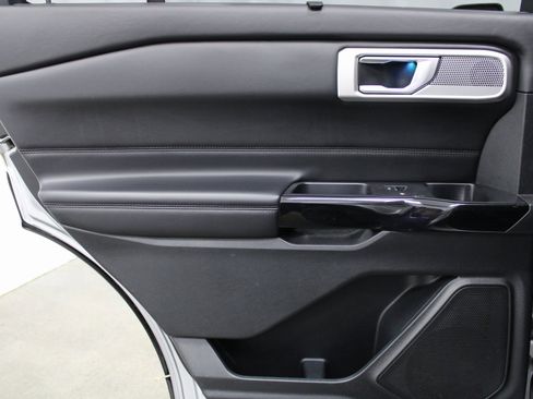 Used 2021 Ford Explorer Platinum w/ Equipment Group 601A image 15