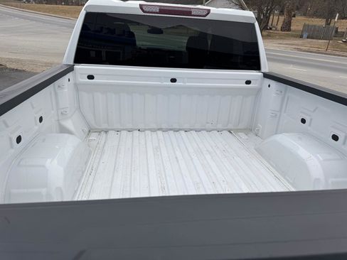 Used 2022 Chevrolet Silverado 1500 LT image 16