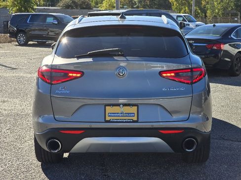 Used 2018 Alfa Romeo Stelvio AWD image 25