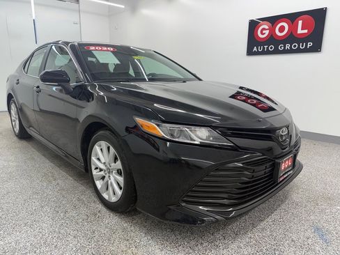 Used 2020 Toyota Camry LE w/ Convenience Package image 2