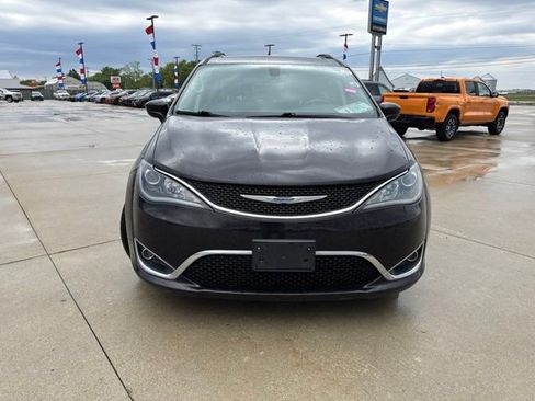 Used 2017 Chrysler Pacifica Touring-L FWD image 15