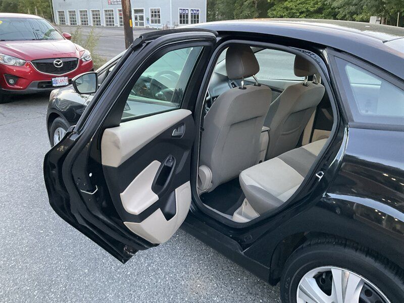 Used 2012 Ford Focus SE FWD image 13