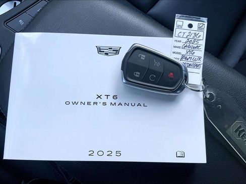 Certified 2025 Cadillac XT6 Premium Luxury image 11