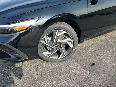 New 2025 Hyundai Elantra SEL image 9