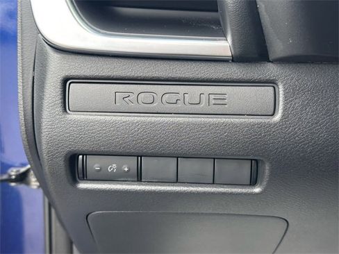 Used 2023 Nissan Rogue S image 20