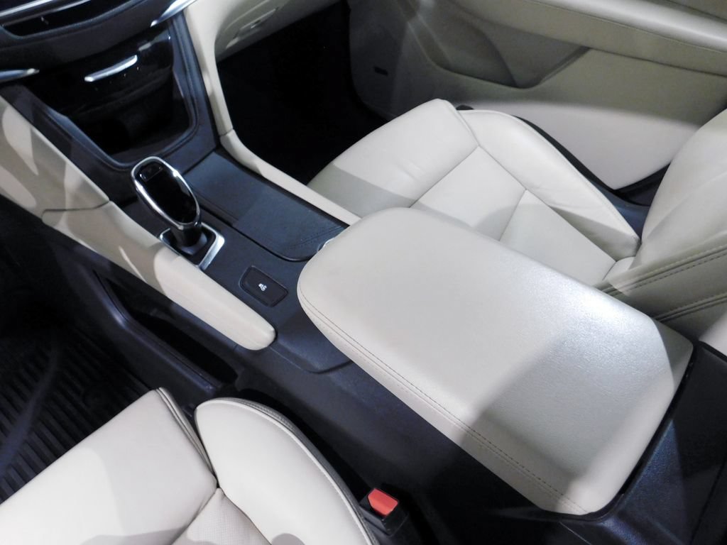 Used 2017 Cadillac XT5 FWD image 50