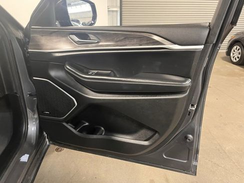 Used 2021 Jeep Grand Cherokee L Limited image 12