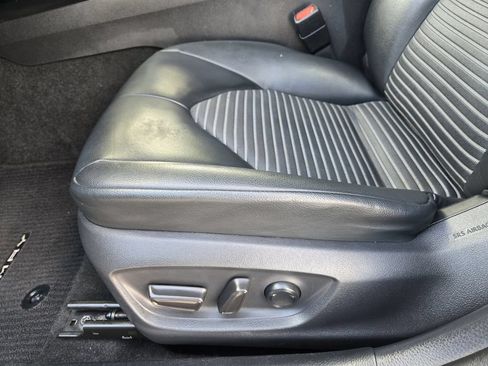 Used 2019 Toyota Camry SE FWD image 16