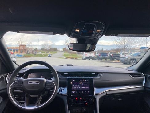 Used 2023 Jeep Grand Cherokee L Altitude image 6