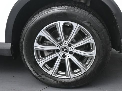 Used 2025 Mercedes-Benz GLC 300 4MATIC image 35