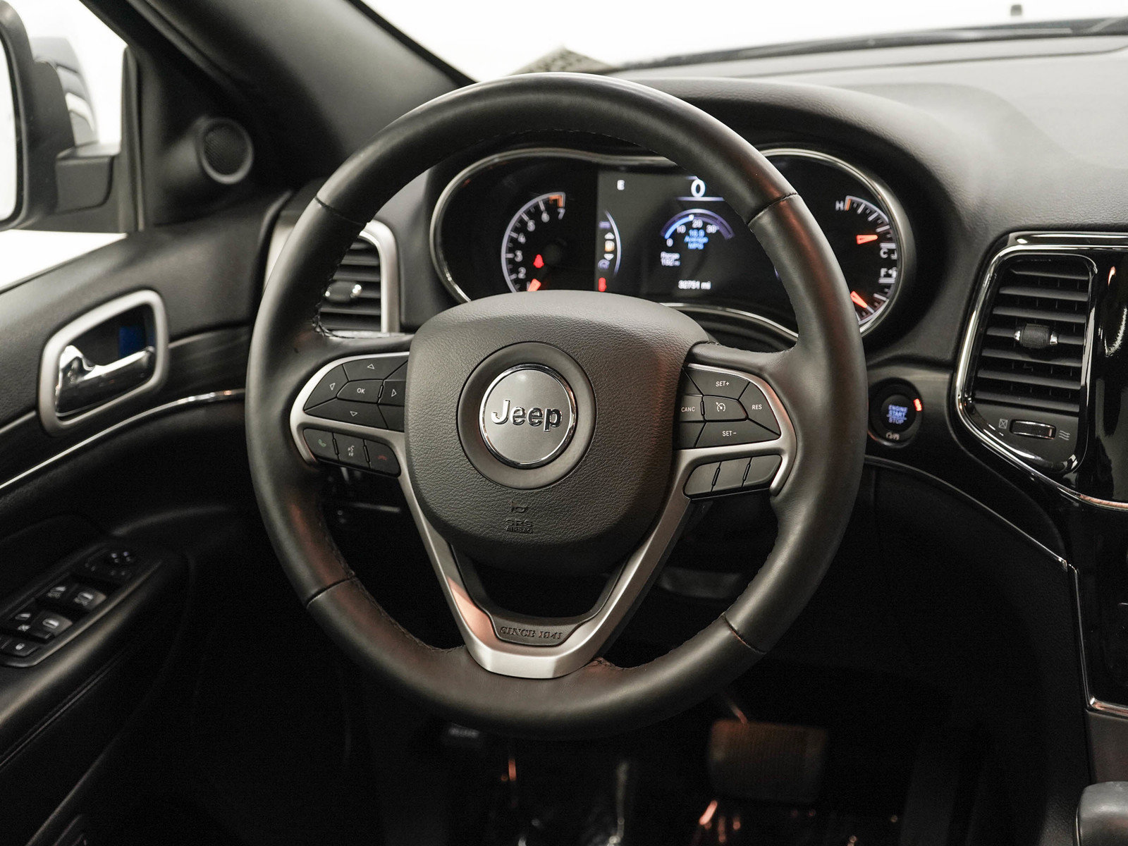 Used 2019 Jeep Grand Cherokee Limited w/ Luxury Group II AWD/4WD image 14