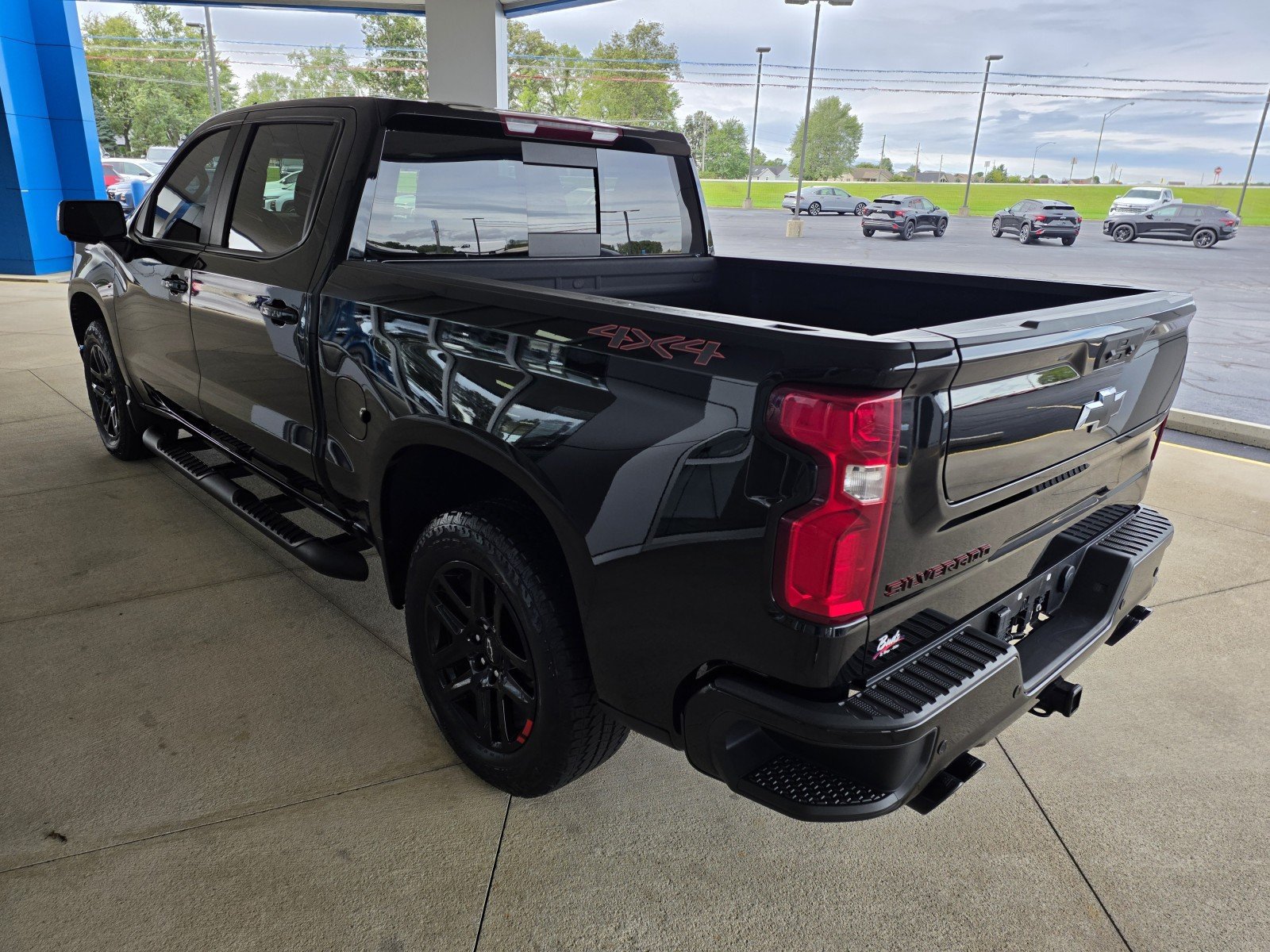 Used 2023 Chevrolet Silverado 1500 RST w/ Redline Edition AWD/4WD image 19