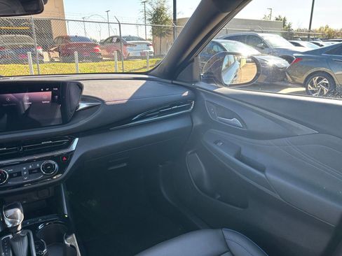 Used 2025 Buick Envista Sport Touring image 33