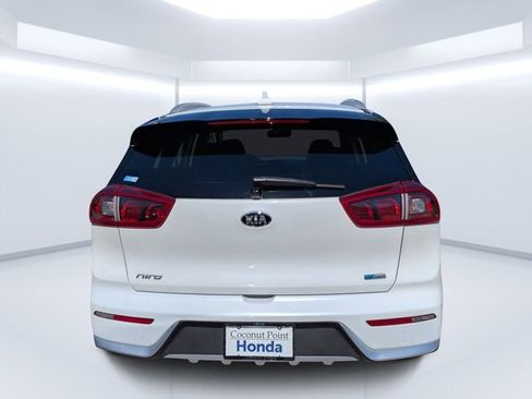 Used 2019 Kia Niro EX FWD image 4