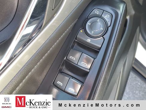 Used 2022 Chevrolet Traverse LT FWD image 9