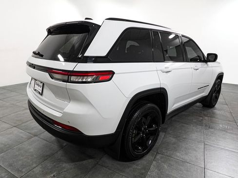 Used 2022 Jeep Grand Cherokee Altitude image 6