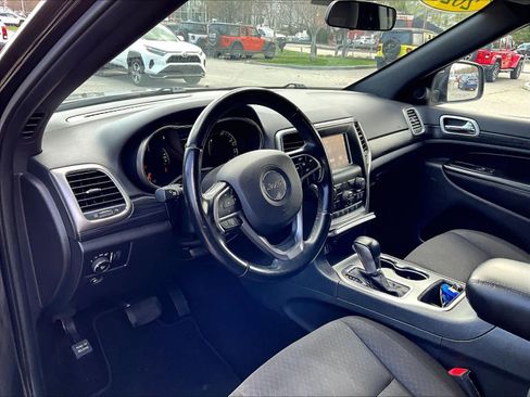 Used 2020 Jeep Grand Cherokee Laredo image 8