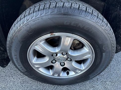 Used 2004 Toyota Highlander 4WD V6 image 9