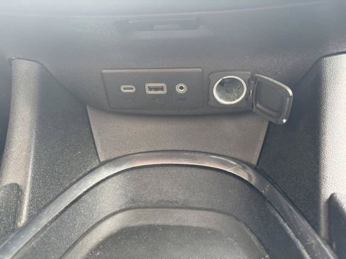 Used 2021 Chevrolet Malibu LT FWD image 14
