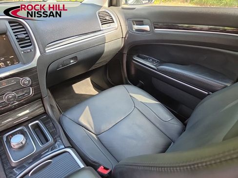 Used 2015 Chrysler 300 Limited RWD image 28