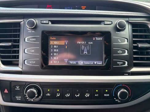 Used 2019 Toyota Highlander LE FWD image 22