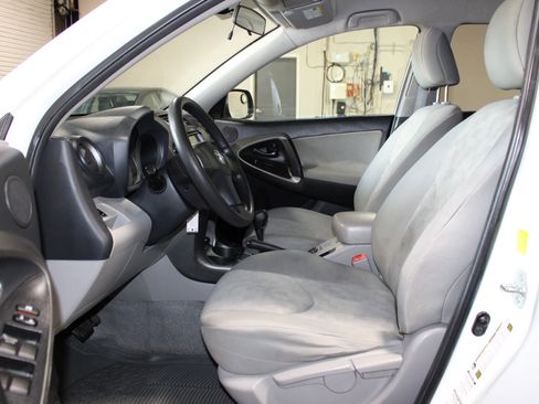 Used 2011 Toyota RAV4 4WD w/ Base L4 Extra Value Pkg image 9