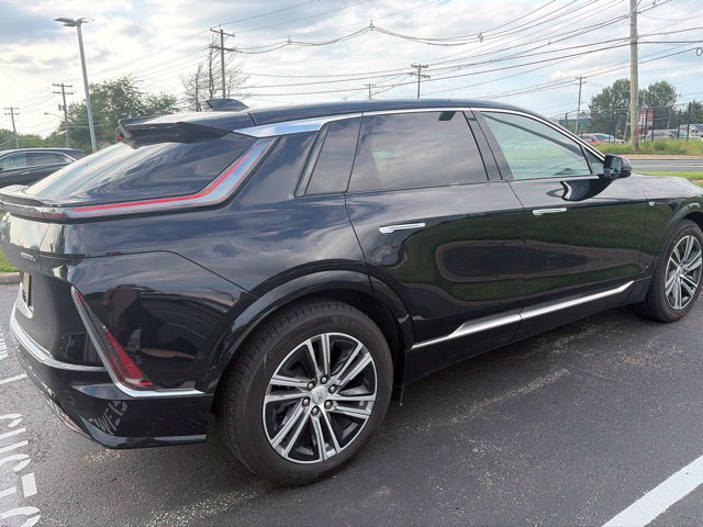 Used 2024 Cadillac Lyriq Luxury AWD/4WD image 3