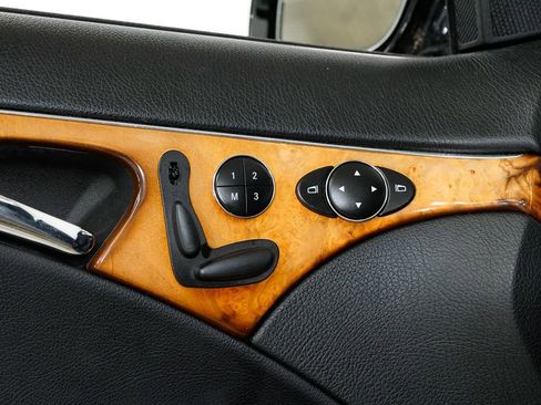 Used 2008 Mercedes-Benz E 350 4MATIC Sedan image 8