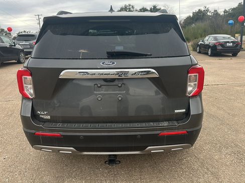 Used 2020 Ford Explorer XLT w/ Equipment Group 202A image 5