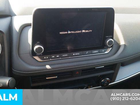 Used 2025 Nissan Rogue SV image 9