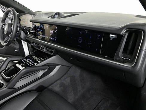 New 2025 Porsche Cayenne Turbo image 31