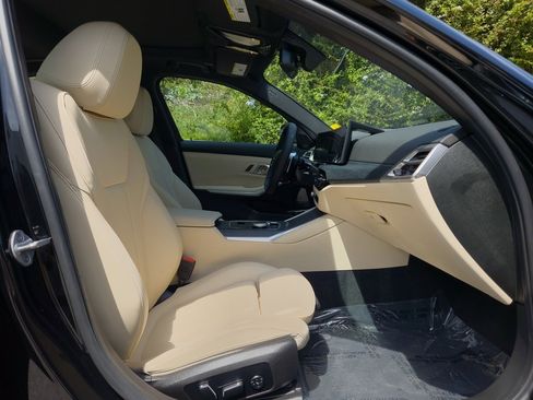 Used 2025 BMW 330i Sedan w/ Convenience Package image 24