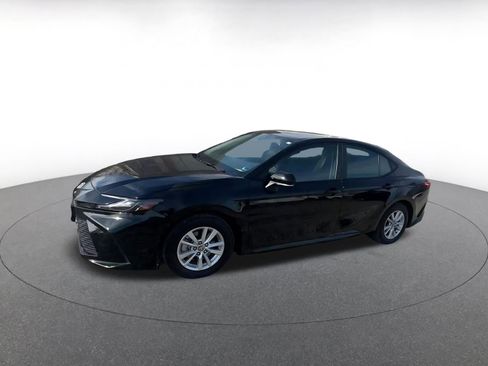 Used 2025 Toyota Camry LE image 8