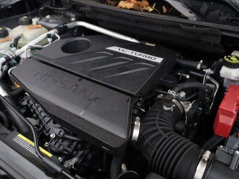 Used 2023 Nissan Rogue S image 11