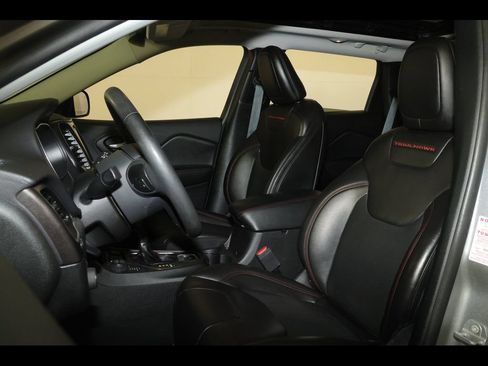 Used 2021 Jeep Cherokee Trailhawk w/ Sun, Sound & Nav Group AWD/4WD image 26